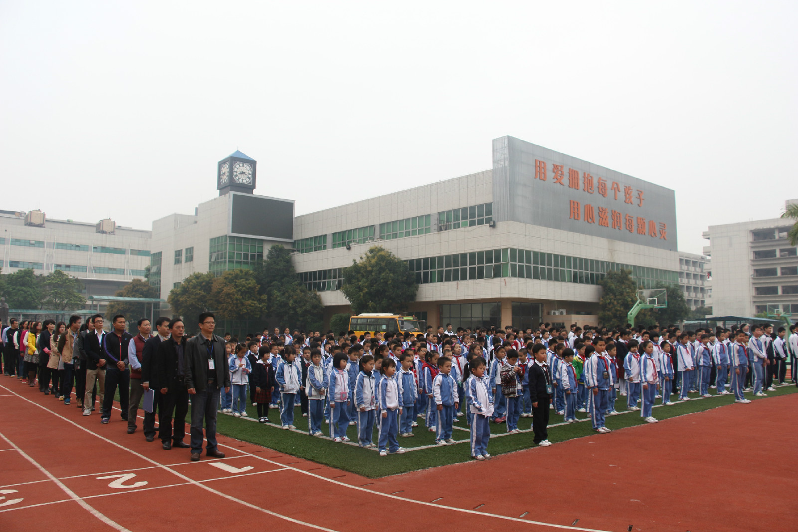  p>翻身实验学校创办于2000年8月,办学十五年来,学校取得了一系列的办