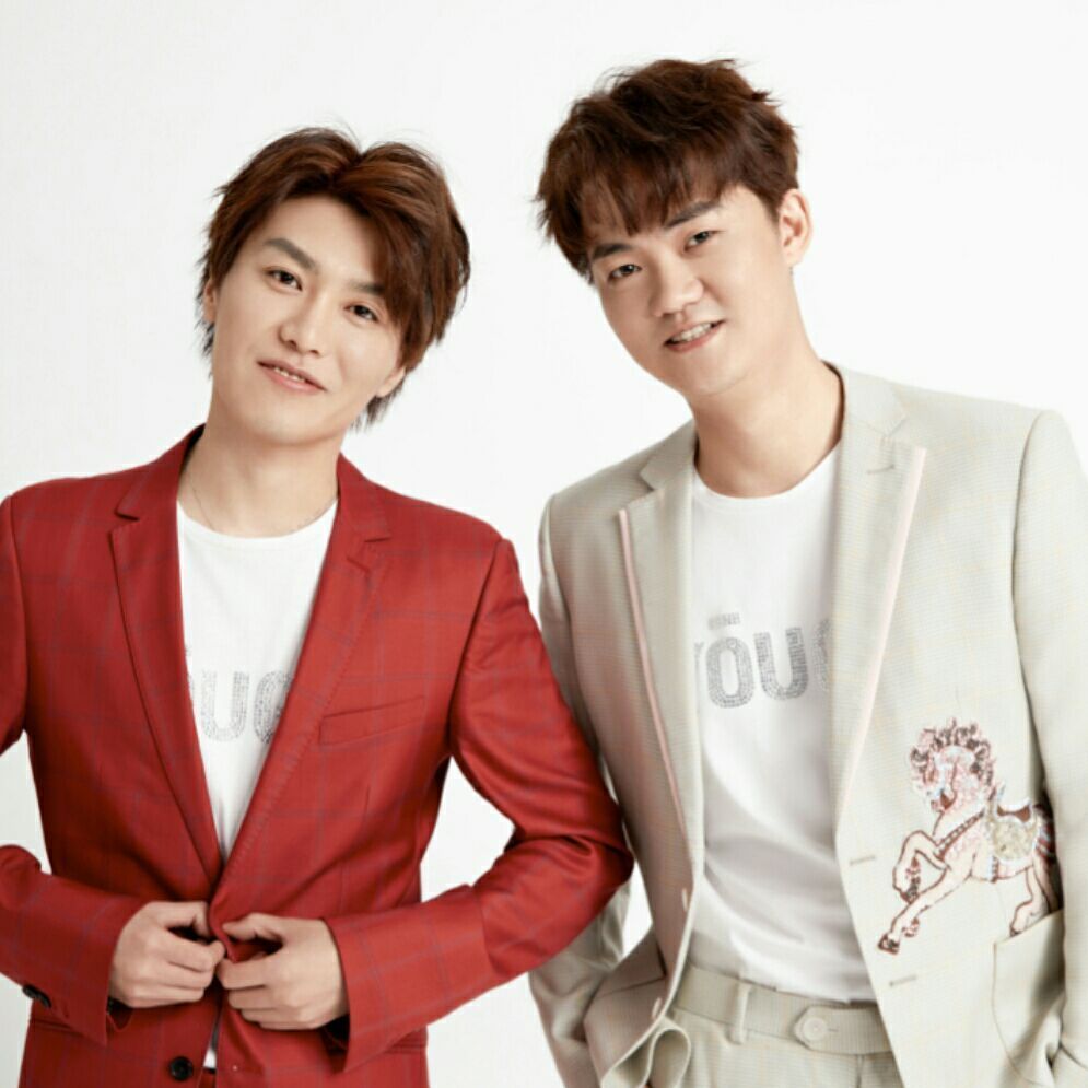  p>展展与罗罗,中国内地男子演唱组合,由 a target="_blank" href="