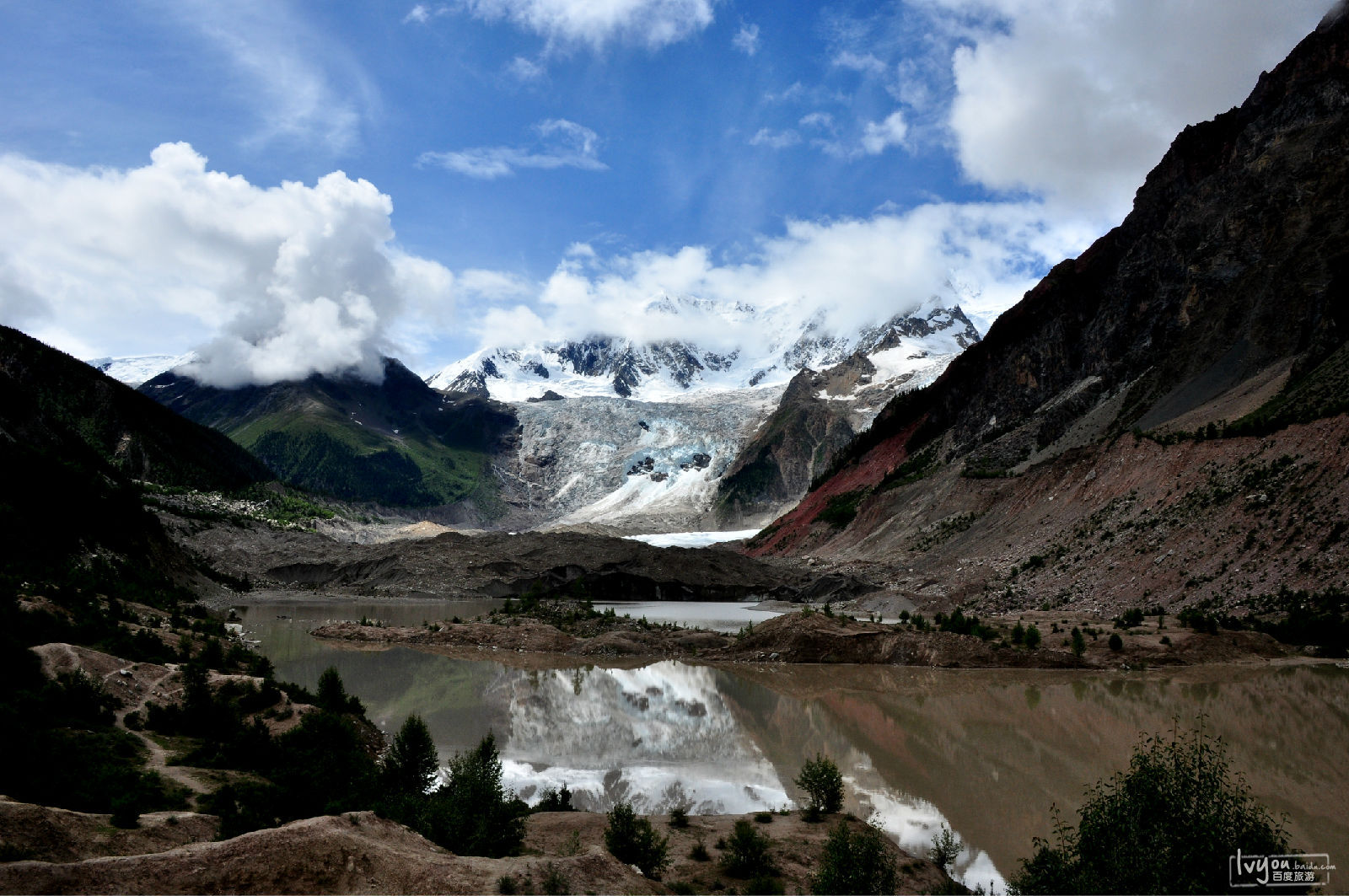  p data-id="gnytzqa7e2">米堆冰川在米堆河的上游,米堆河是 a target