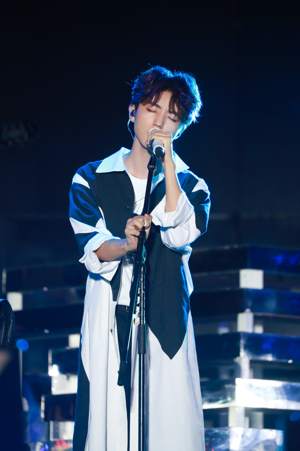  p>王俊凯,1999年9月21日出生于重庆市,中国内地流行乐男歌手,影视