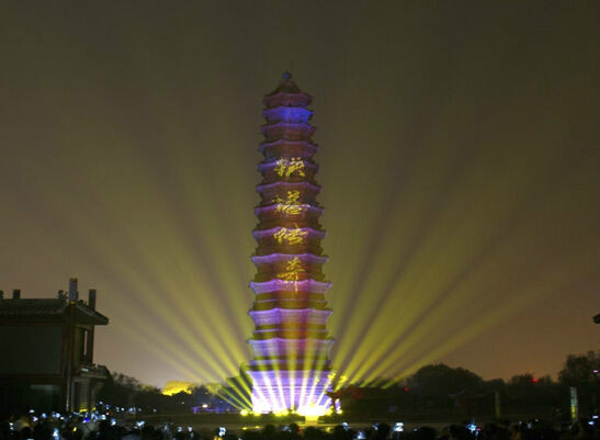  p>铁塔光影秀是由开封市政府重点打造的夜间大型文化旅游项目,是开封