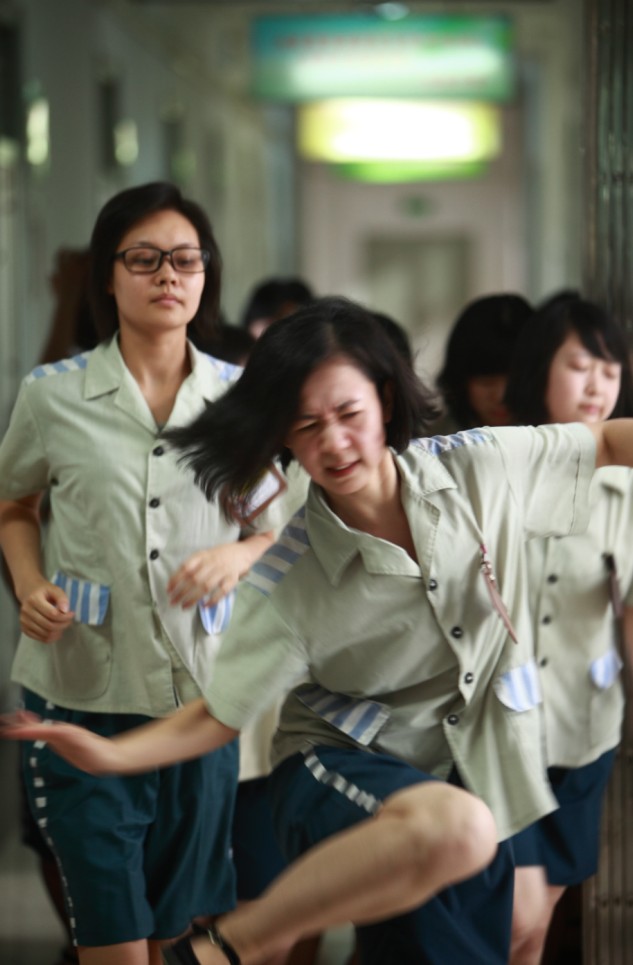 严影,冯军,佴文,王盼盼,苏莎等主演,陈双印自编自导的以女子监狱为