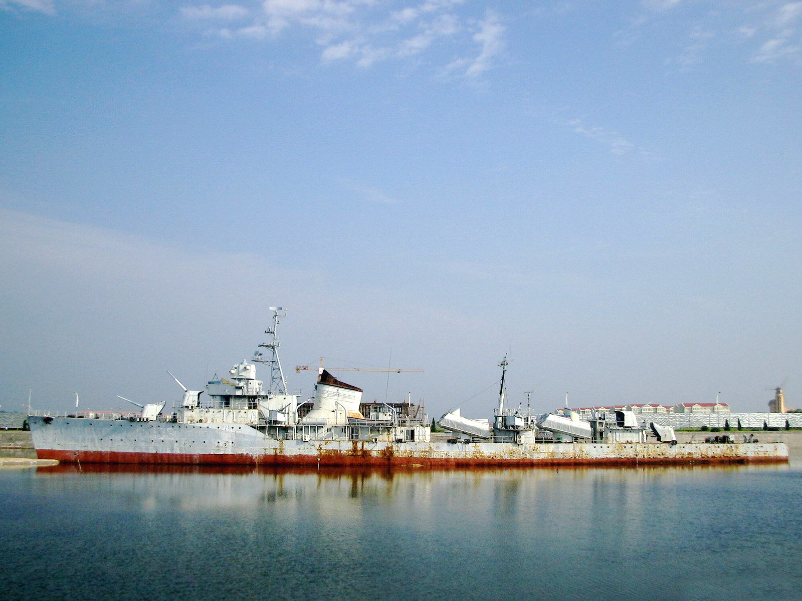  p>长春号驱逐舰(舷号:103,简称:长春舰,俄文原名:Решительн