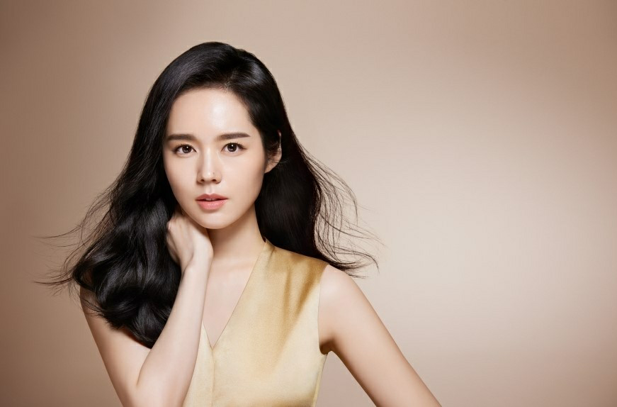 韩国女演员,毕业于韩国 a target="_blank" href="/item/庆熙大学">庆