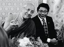  p>邱阳创巴仁波切(1939-1987),是萨姜米庞仁波切的父亲.
