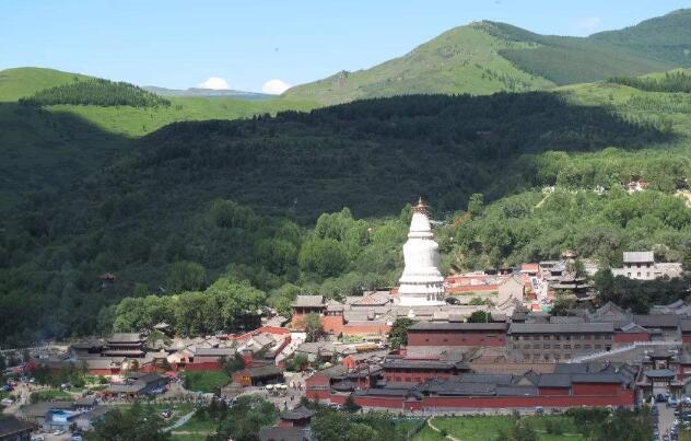  p data-id="gnx289xqft">五台山古建筑群包括台怀镇内及周围的塔院寺