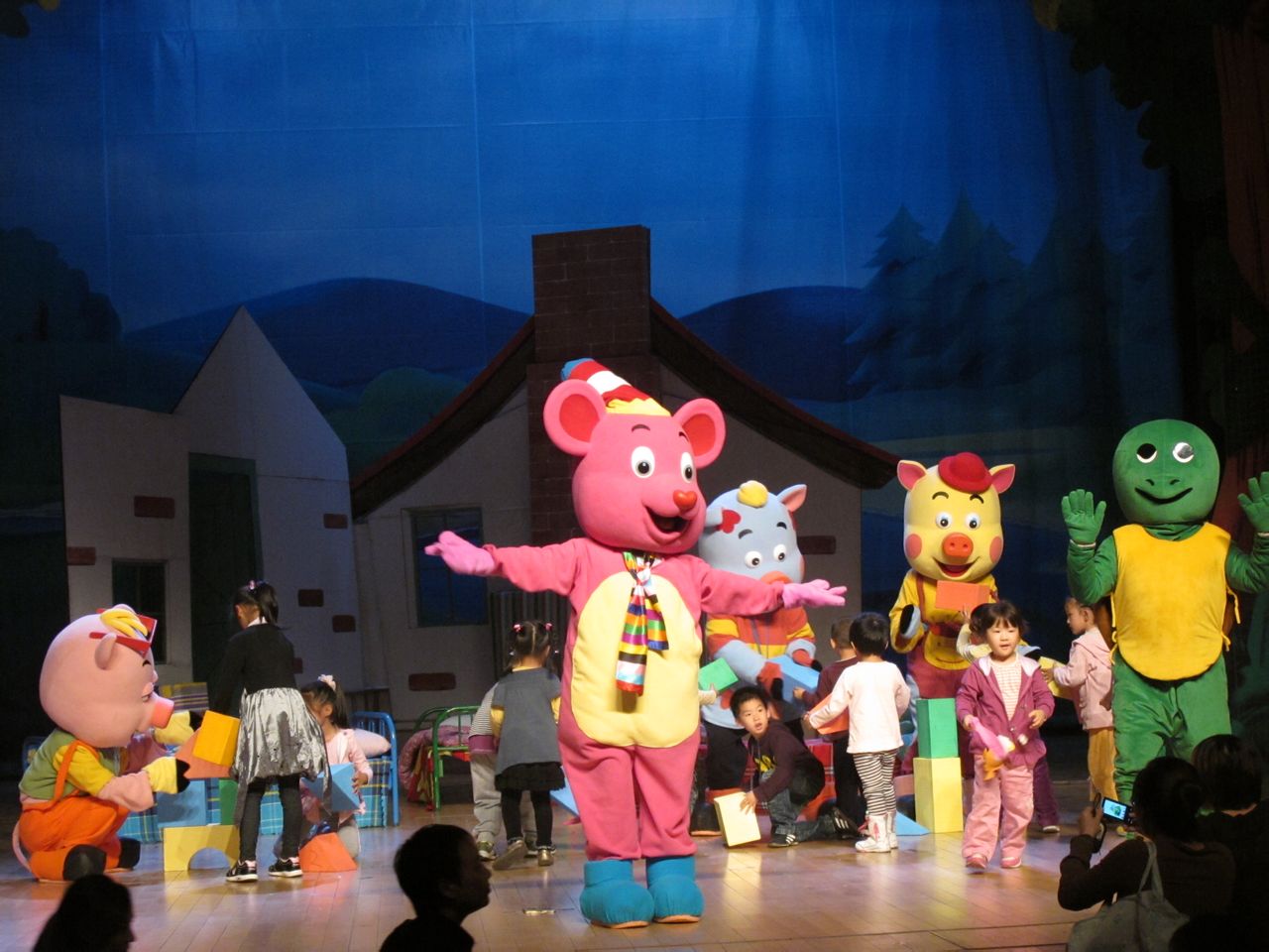 北京丑小鸭艺术团