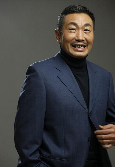 1957年4月7日出生于黑龙江省哈尔滨市,祖籍山东,中国内地男演员,国家