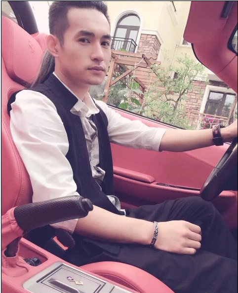  p data-id="gnsuhr7va8">文松,男,原名石文嵩,1986年6月9日出生于