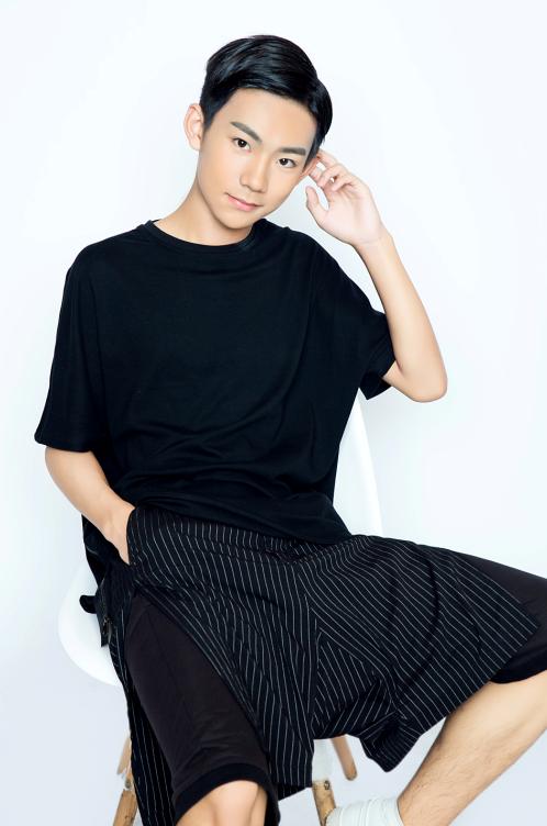  p data-id="gncoz1gdes">刘家祎,2001年5月25