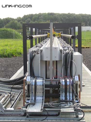  p>电磁弹射器是航空母舰上的一种舰载机起飞装置,已由美国最新下水的