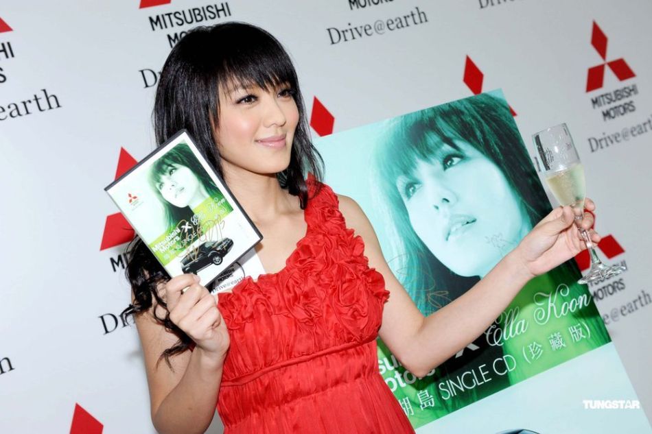  p>官恩娜,1979年7月9日生于大溪地,中国香港女歌手,演员.