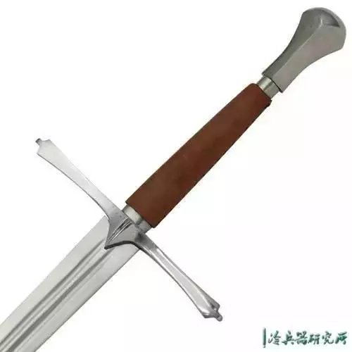 手半剑为何能成为欧洲骑士手中的万金油，它到底如何破板甲的？_百科TA说