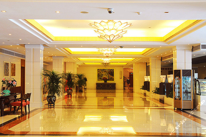  p>黄金海景大酒店(golden sea view hotel) 被誉为"椰城绝胜处,琼州