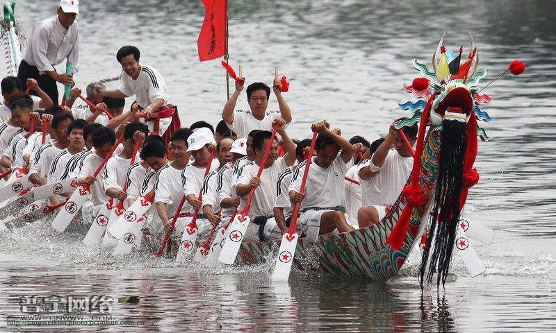 在中国南方地区普遍存在,在北方靠近河湖的城市也有赛龙舟习俗,而大