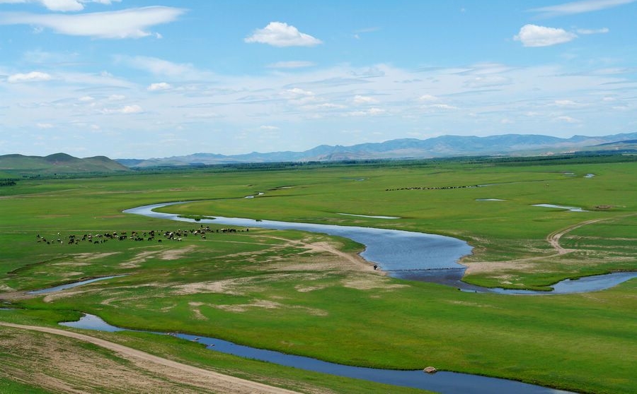 草原,在 a target="_blank" href="/item/内蒙古">内蒙古 /a>兴安盟科