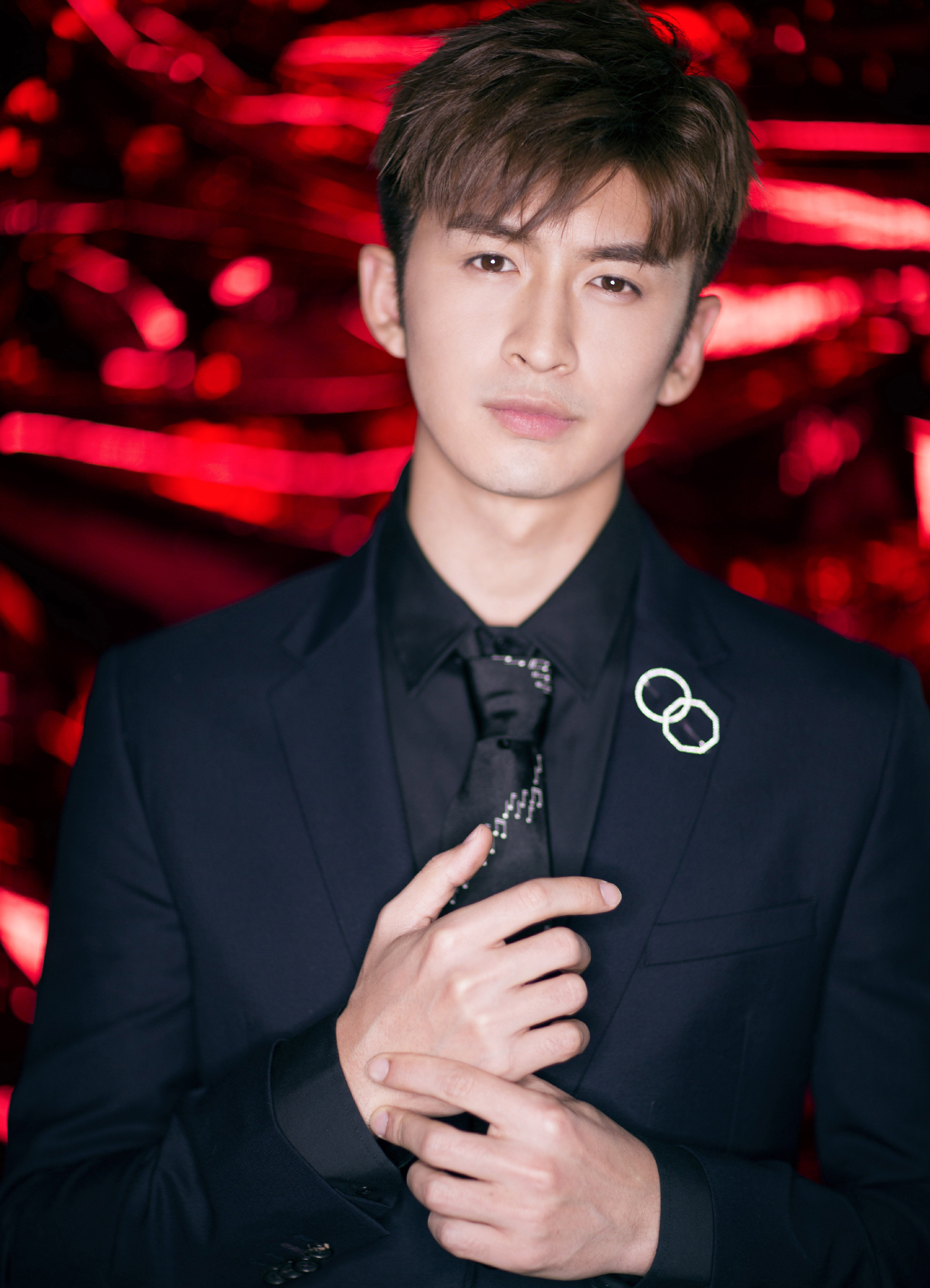  p>张云龙,1988年3月2日出生于辽宁省大连市,中国内地男演员,歌手