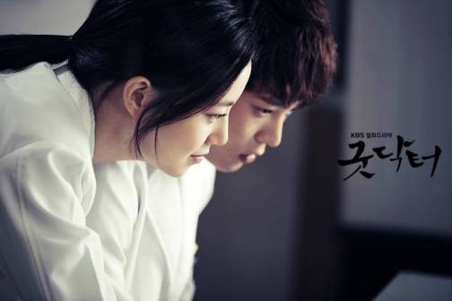 《good doctor》中饰演朴施温（右）