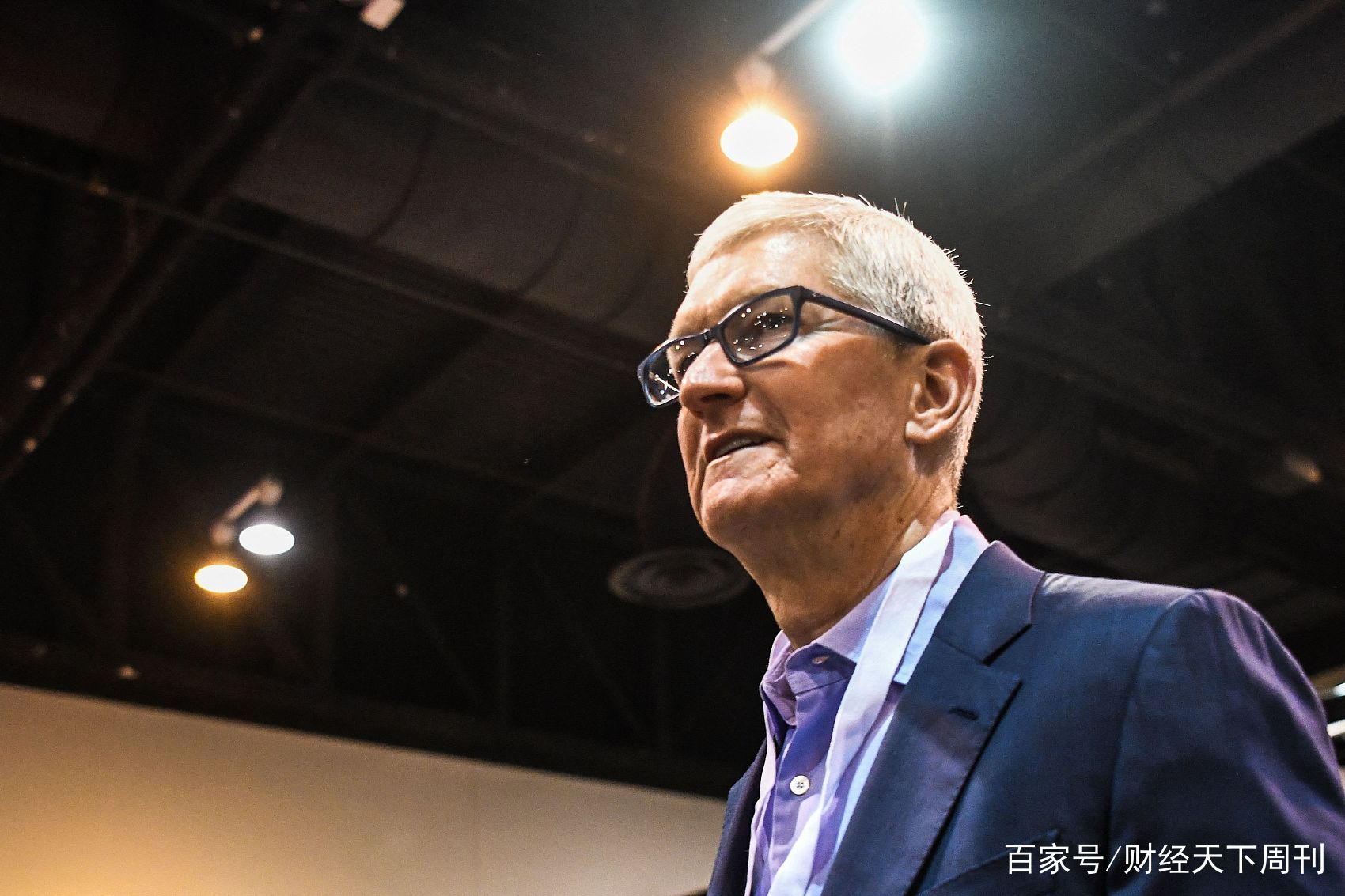 一夜蒸发8710亿！苹果憾失全球最高市值公司宝座，年内蒸发2个茅台_百科TA说