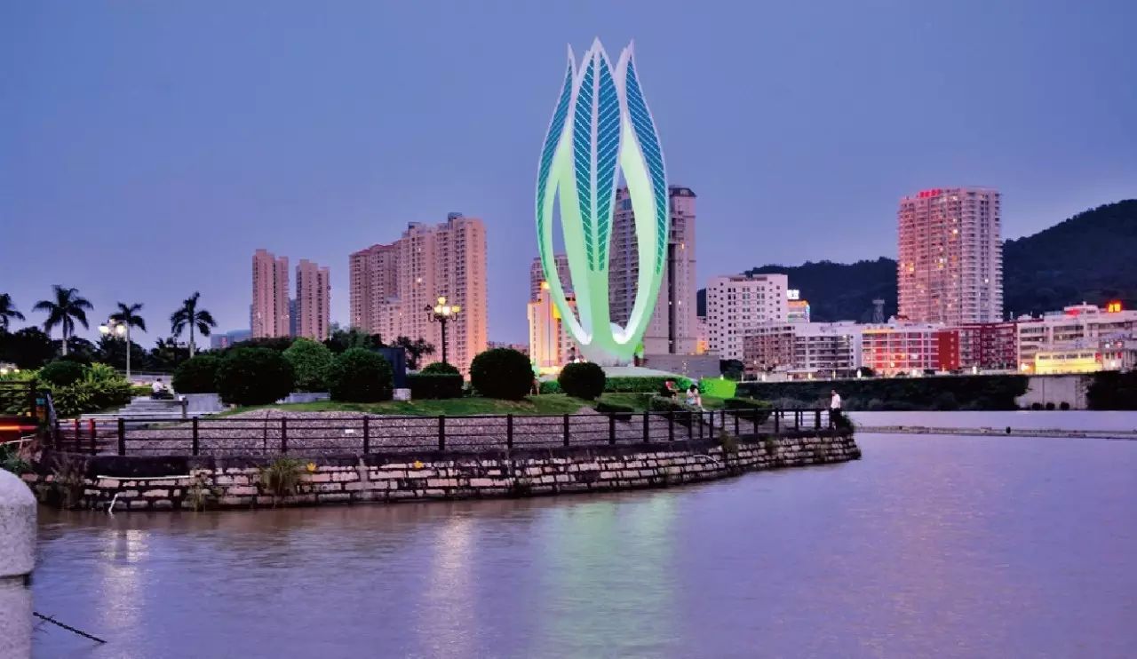  p>南安市区公园是位于福建省泉州市南安市的公园,著名景点观景阁楼.