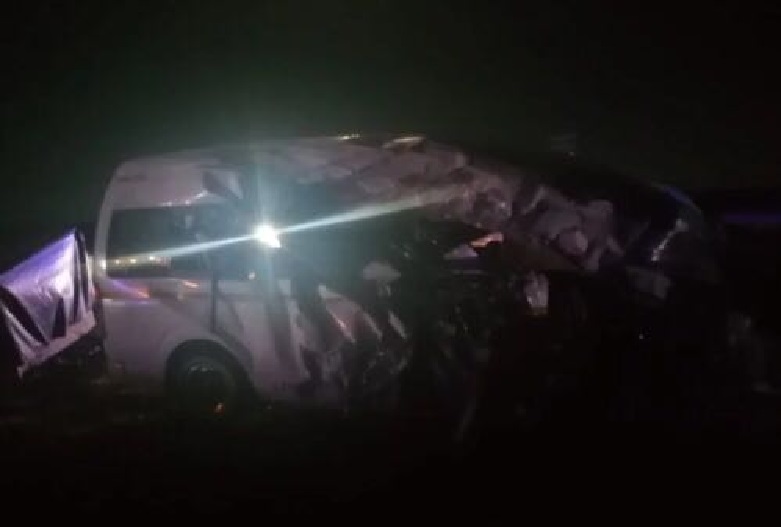 2021年1月1日南非西开普省卡鲁小镇附近高速公路车祸事故