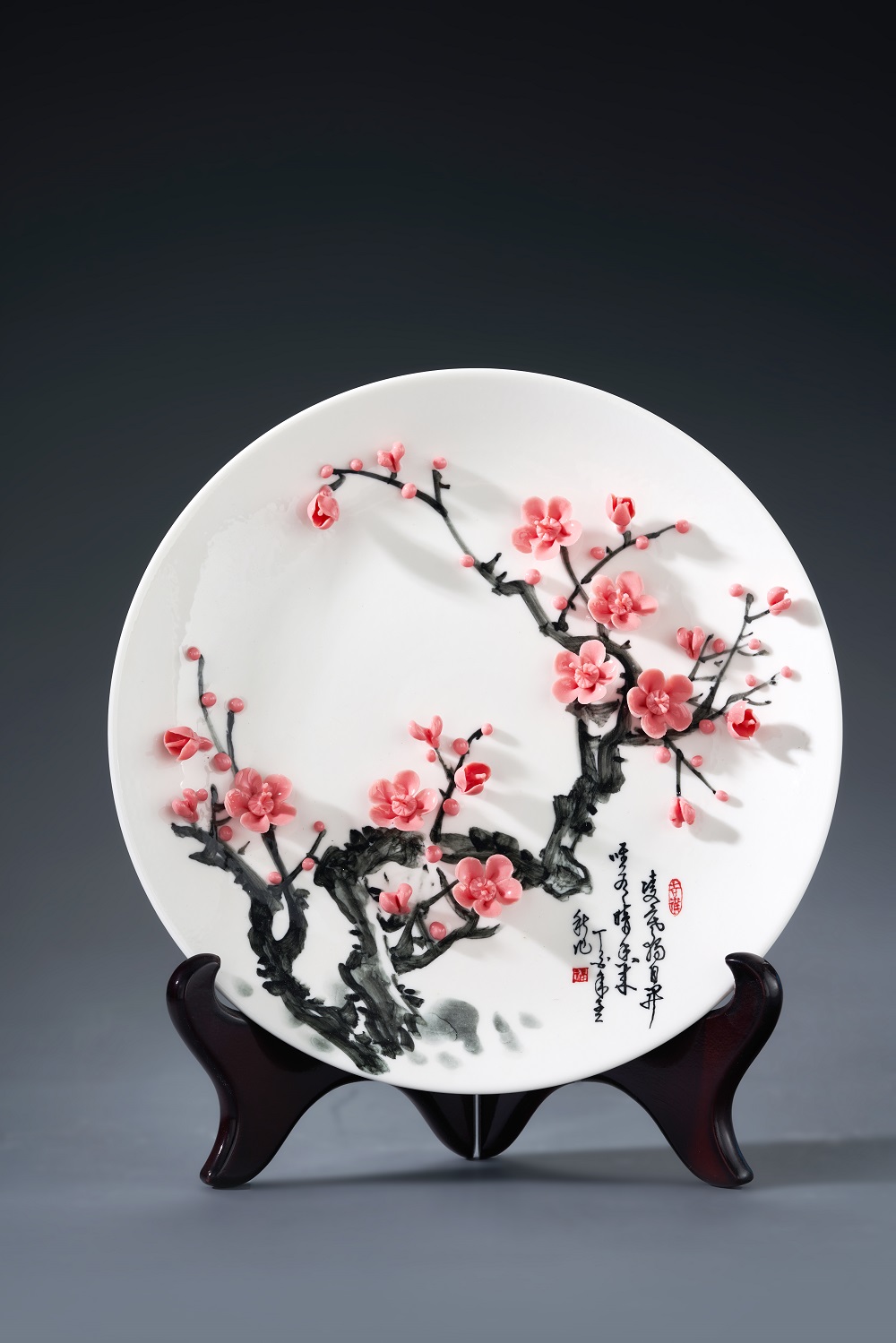  p data-id="suec0lkqgj7x">许秀月,当代陶瓷艺术家,全国陶瓷技术能手