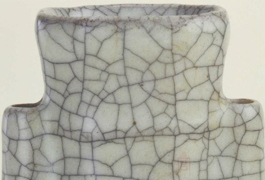 哥窑之宝——八方贯耳扁瓶_百科TA说