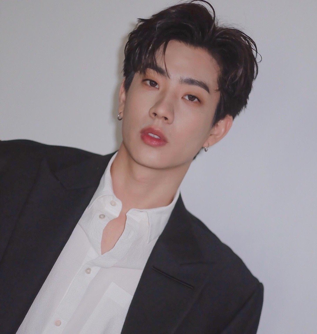 off ),1991年1月20日出生于 a target="_blank" href="/item/泰国曼谷