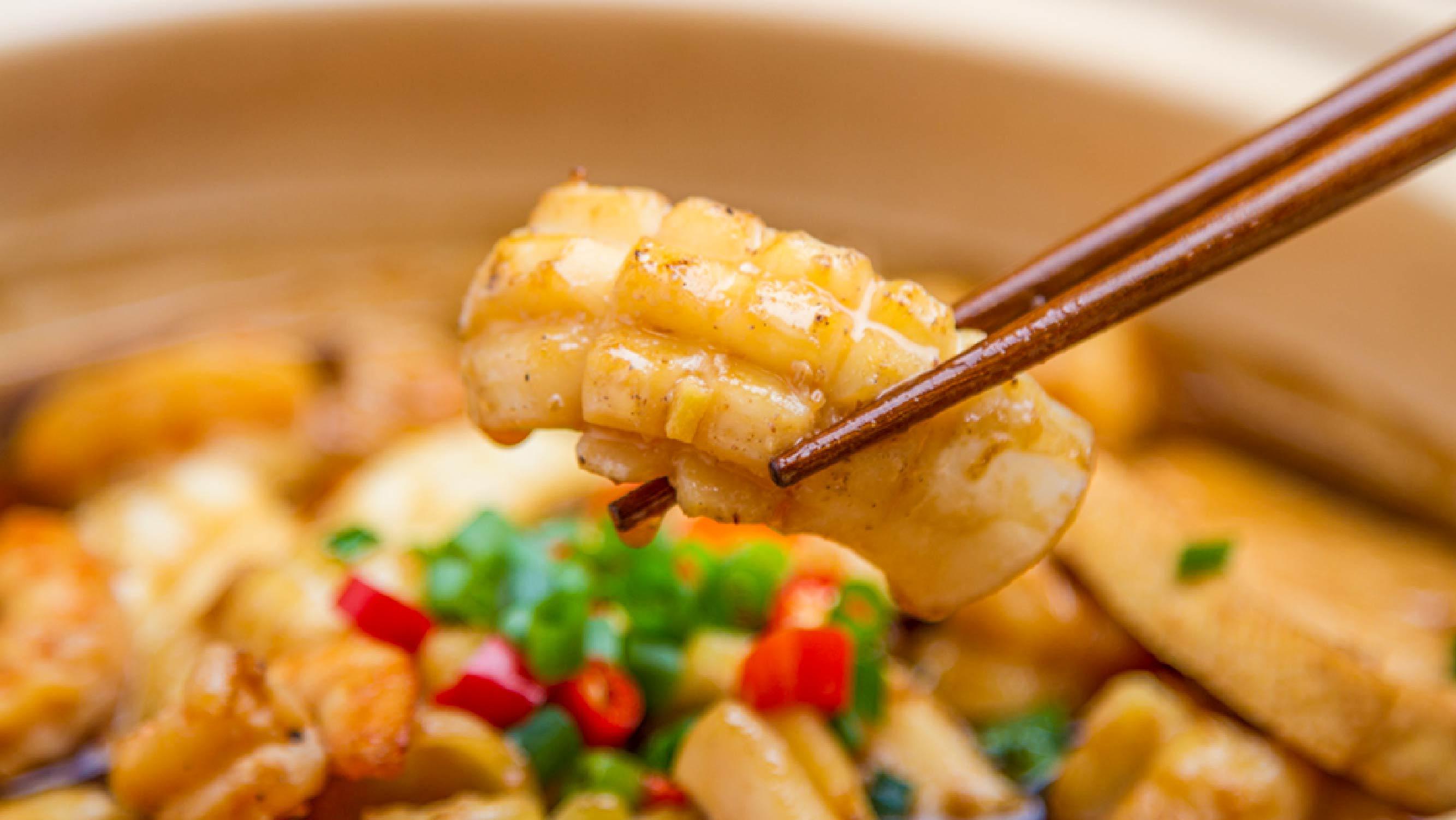 小羽私厨之鲜虾鱿鱼豆腐煲