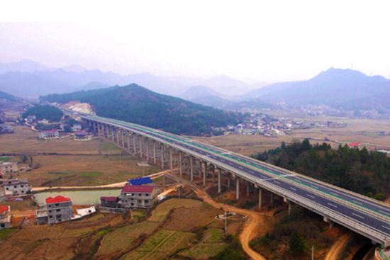 高速公路(changsha╟shaoshan╟loudi expressway),简称"长韶娄高速"