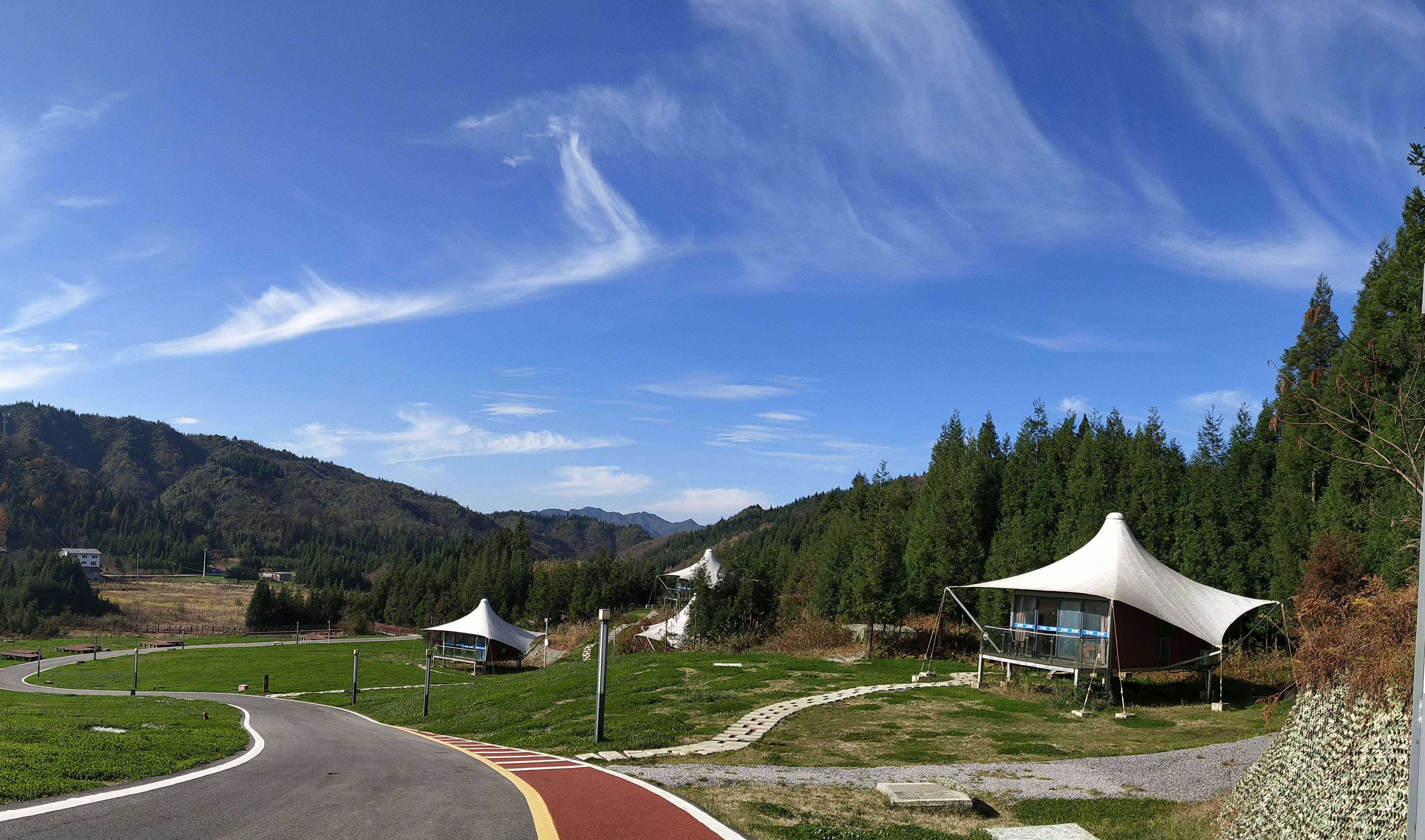 重庆高速冷水服务区生态旅游自驾营地