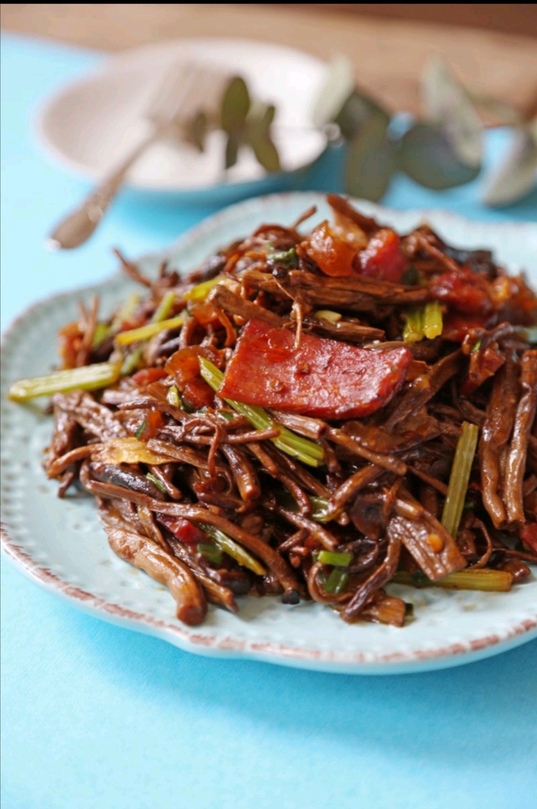干锅茶树菇腊肉