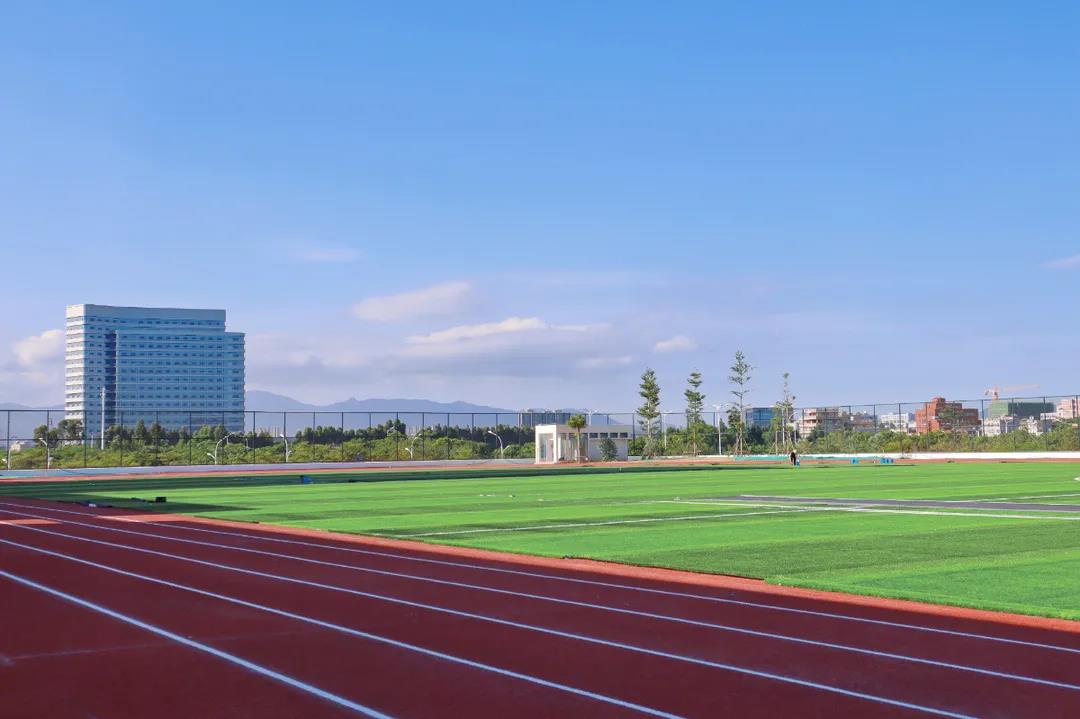  p>福建省同安第一中学是厦门市教育局直属学校,福建省示范性普通高中