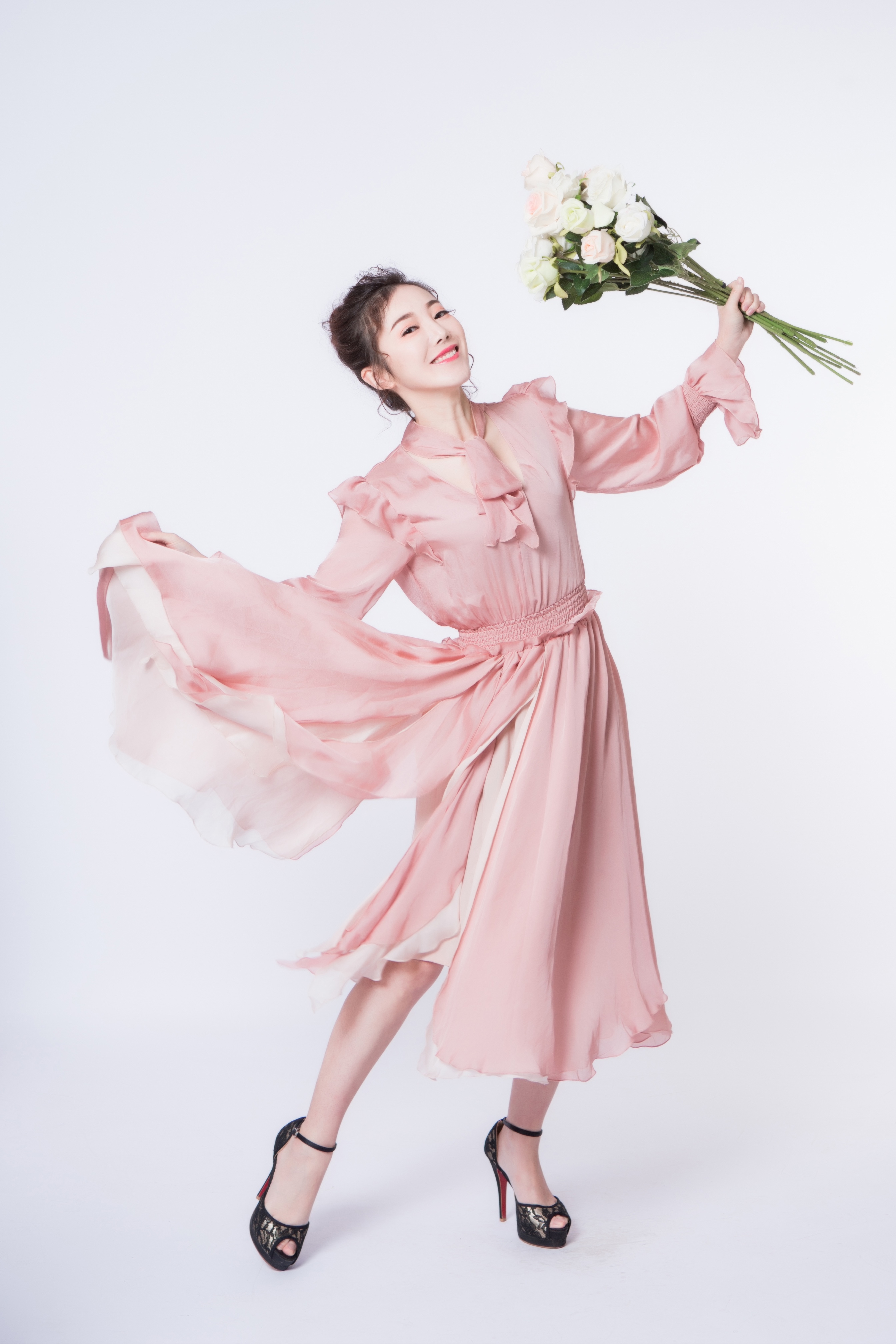  /p> p data-id="gnbs82l4gt">2011年,出演个人首部电影《 a target="