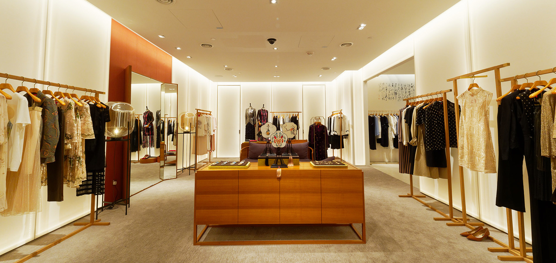 lemmaid="8097857">雅莹 /a>是雅莹集团1988年创立的时尚女装品牌 sup