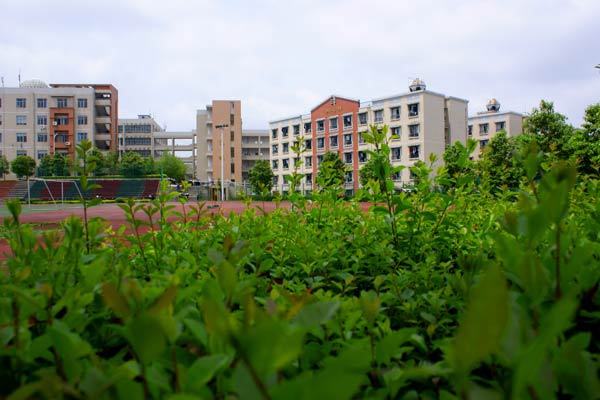 清镇市第一中学