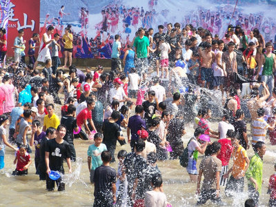 连山七月香壮家戏水节