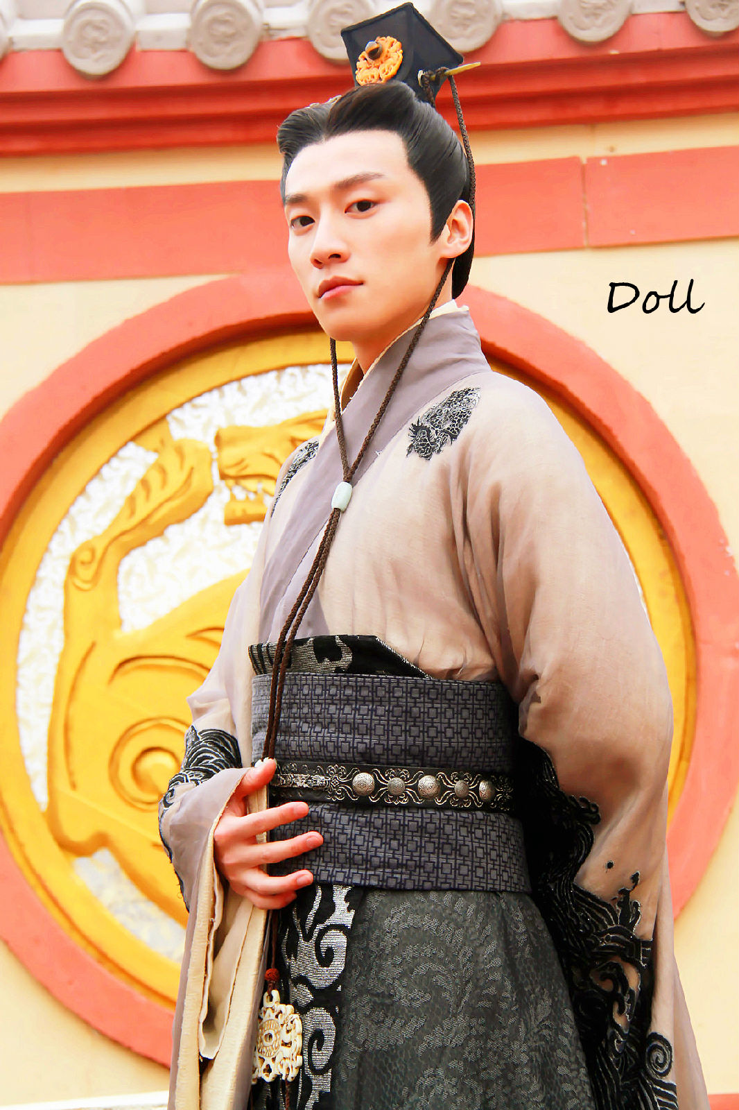  p>乔任梁 i>(1987年10月15日-2016年9月16日) /i>,出生于上海市,中国