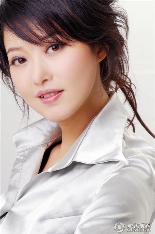 施丹,女,汉族,籍贯四川成都,本科毕业于四川师范大学播音与主持艺术