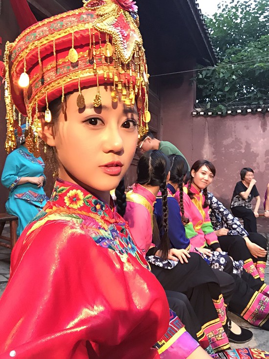  p>沐岚 i>(原名葛凌芮) /i>,1992年2月6日出生于天津市,中国内地女