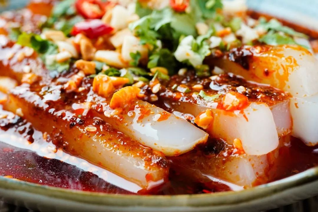  p>伤心凉粉是四川省的一道著名的客家小吃;伤心凉粉一说有二解:一为