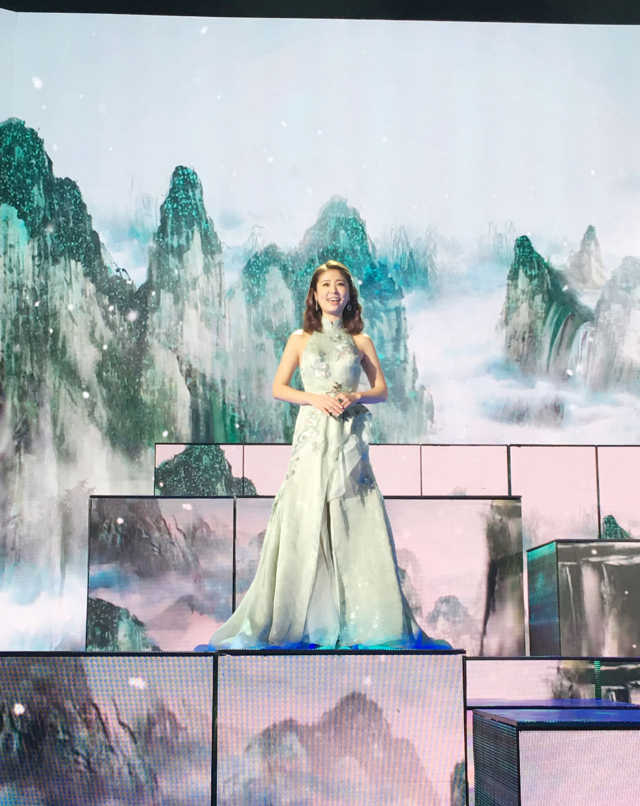 ,1976年1月27日出生于台湾省台北市,华语影视女