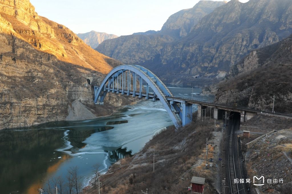 data-lemmaid="1875686">珍珠湖 /a>风景区位于北京市 a target="