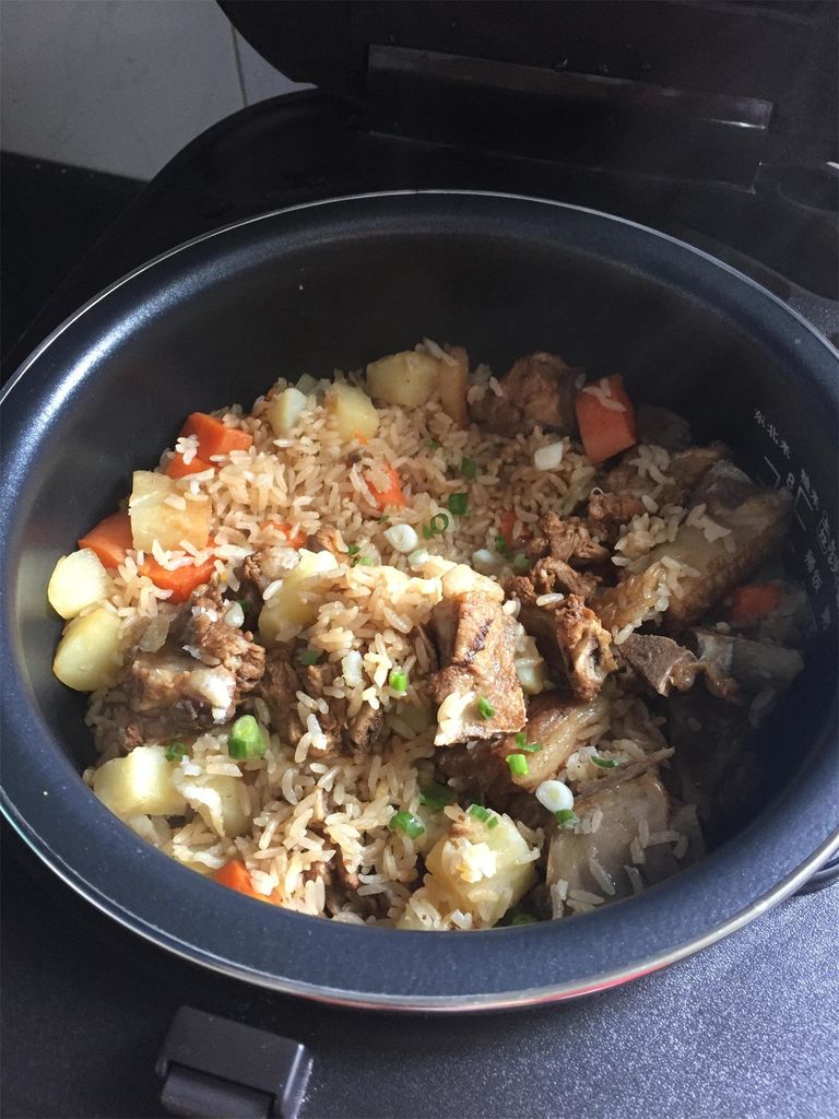 电饭煲排骨煲仔饭