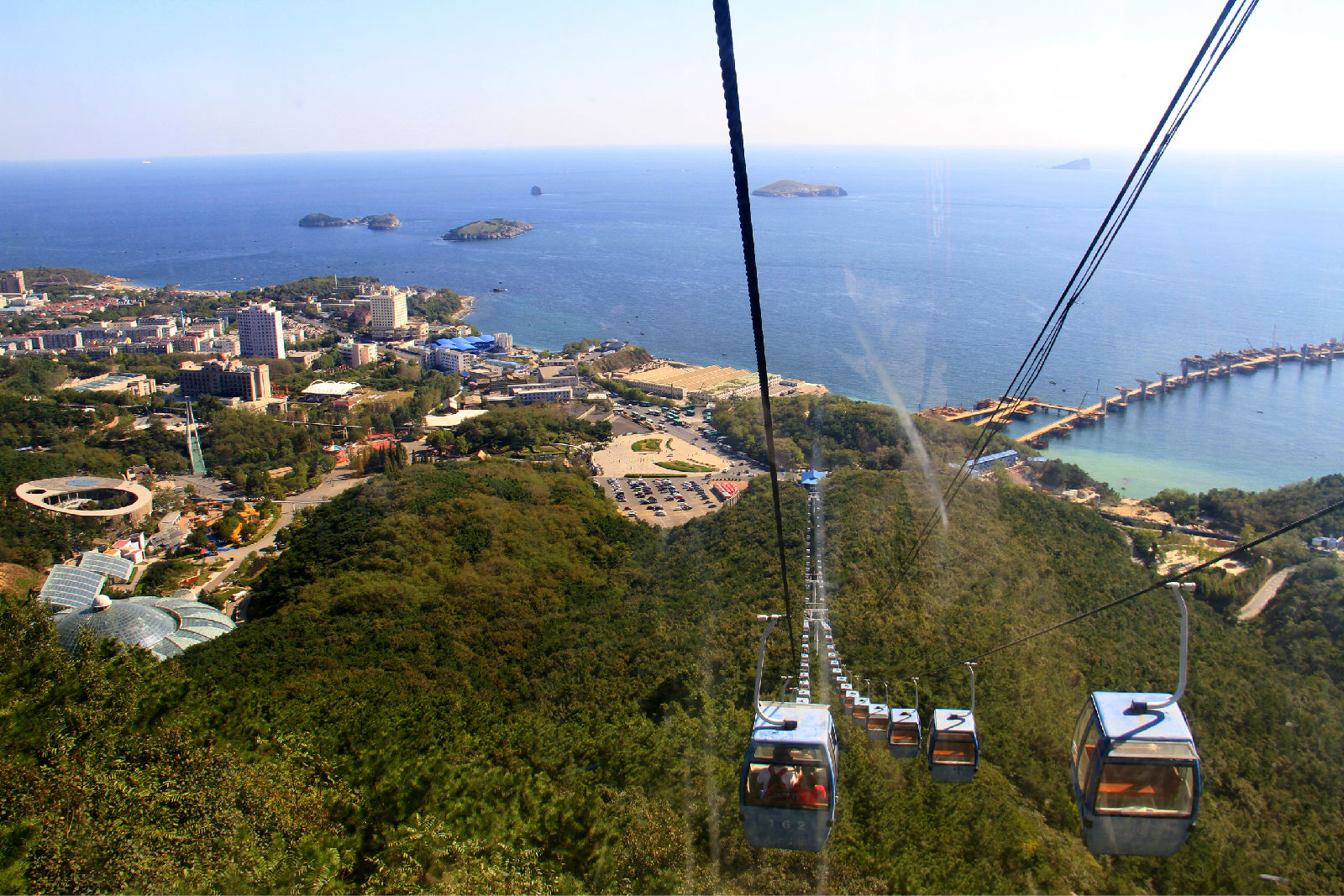 data-lemmaid="152852">大连 /a>森林动物园坐落于大连白云山 a