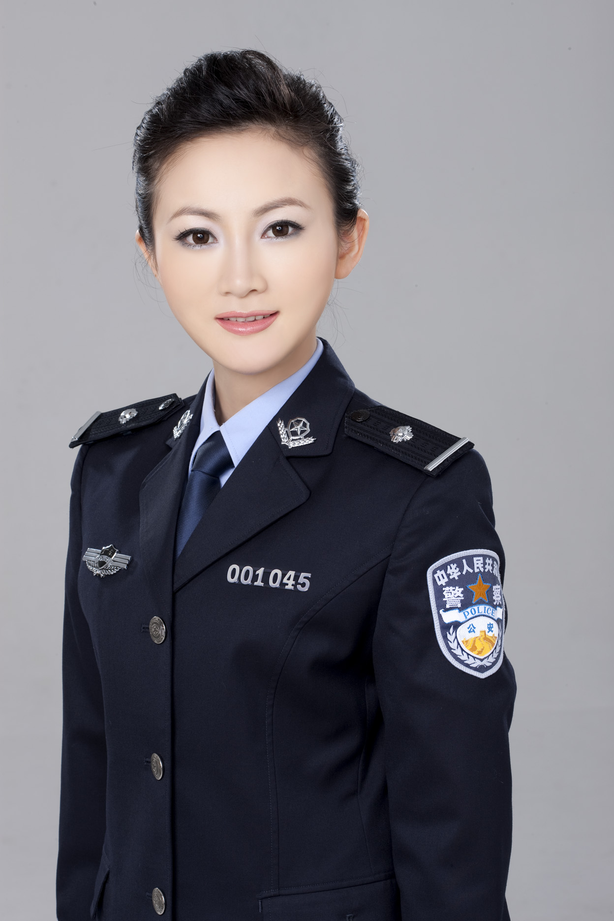  p>李嘉一,出生于广东,十大美女城市排行广州排名第二,第一美女警花