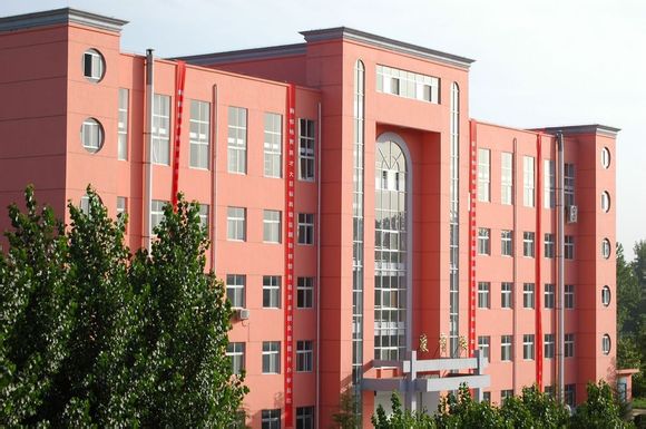 河南省洛宁县第一高级中学