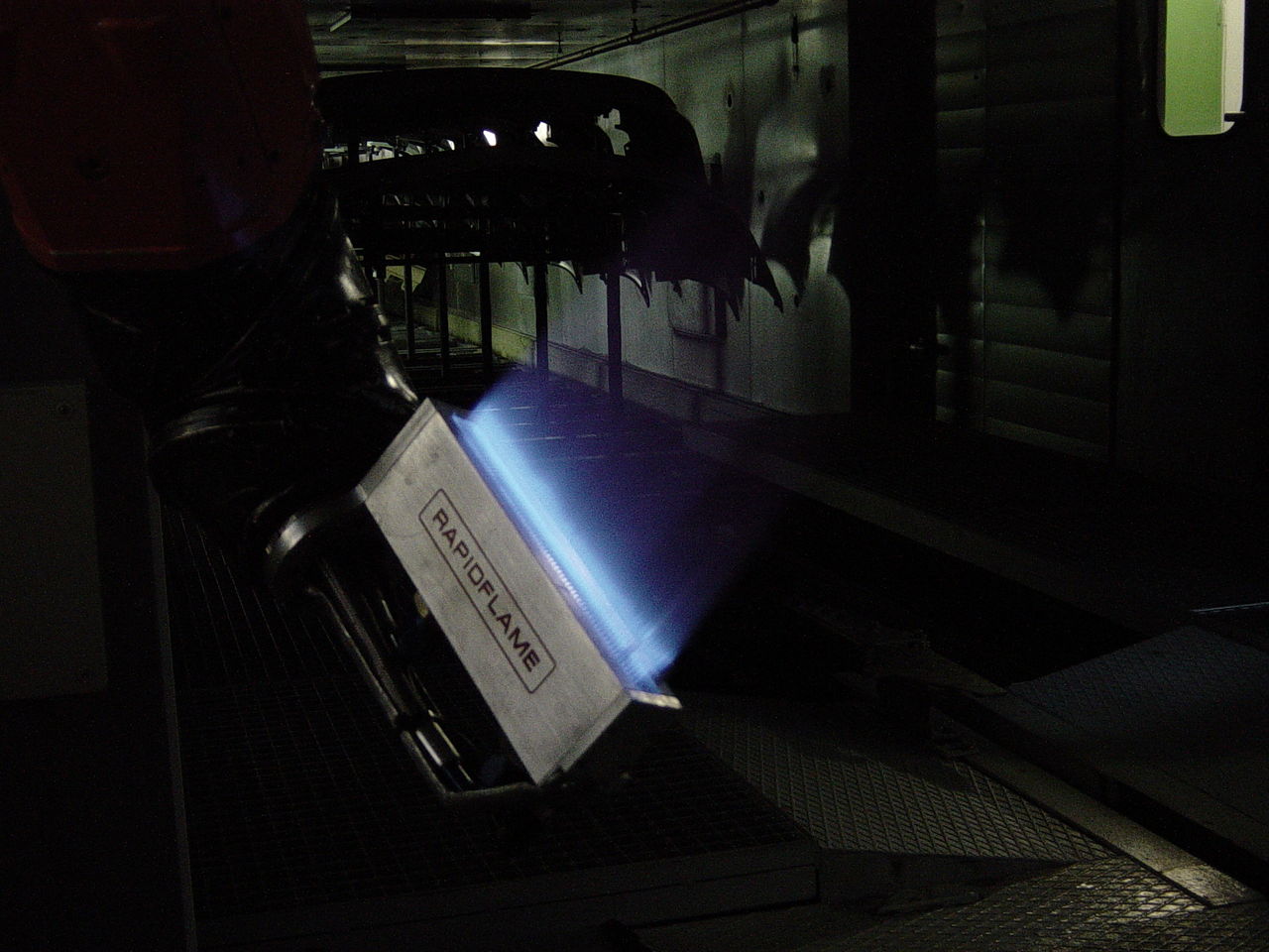  p>火焰处理工艺,是指用强氧化焰使塑料表面氧化的过程.