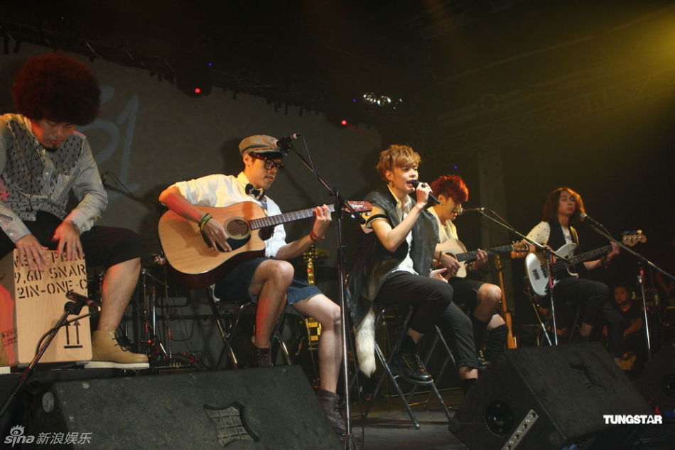  p data-id="gnssag0wse">八三夭,中国台湾摇滚乐团,由团长兼键盘手小