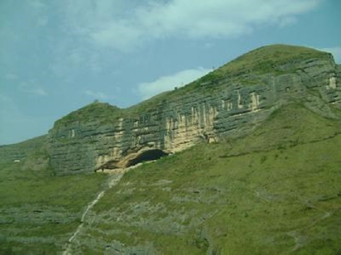 月亮洞 /a>风景区位于 a target="_blank" href="/item/山阳县">山阳